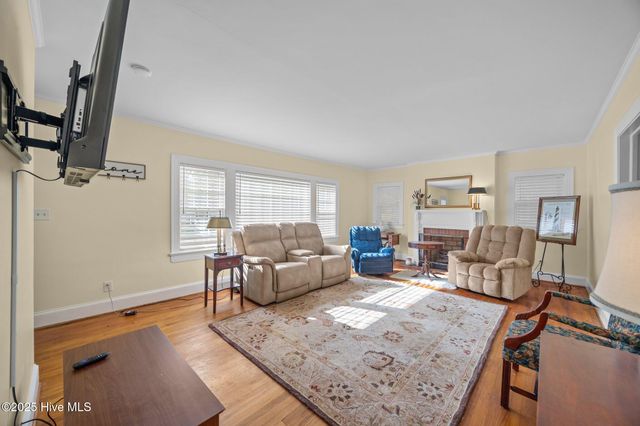 204 S Warren Street, Greenville, NC 27858
