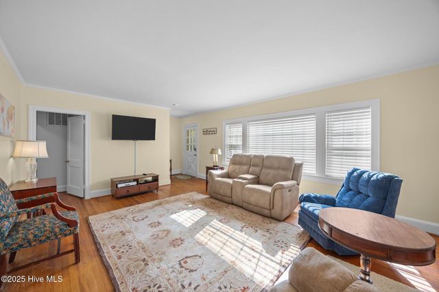 204 S Warren Street, Greenville, NC 27858