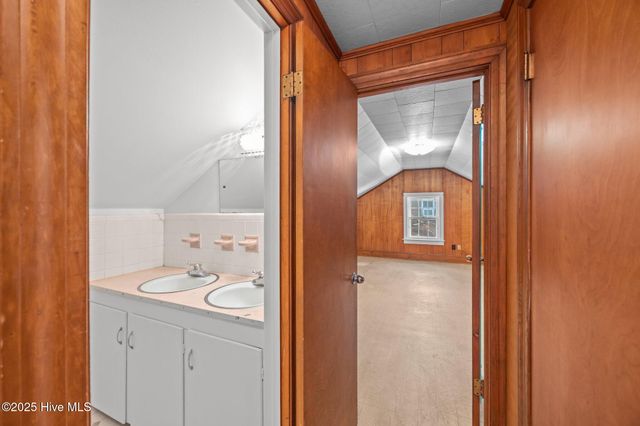 204 S Warren Street, Greenville, NC 27858