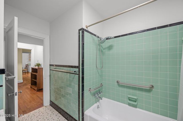 204 S Warren Street, Greenville, NC 27858