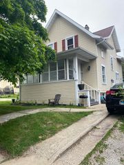 208 John Street, Dekalb, IL 60115