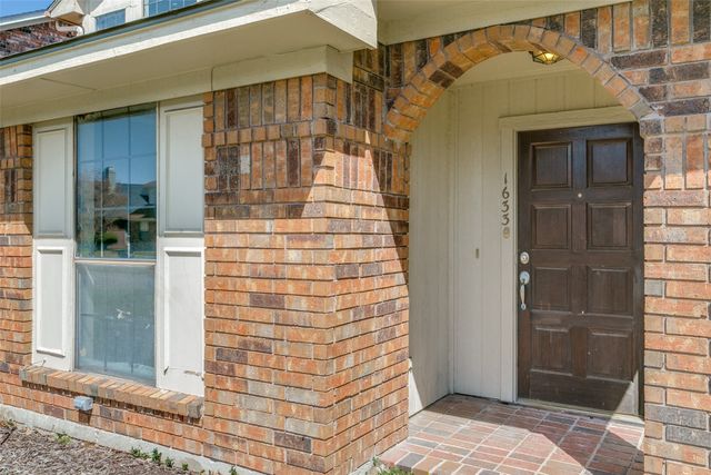 1633 San Francisco Street, Carrollton, TX 75007