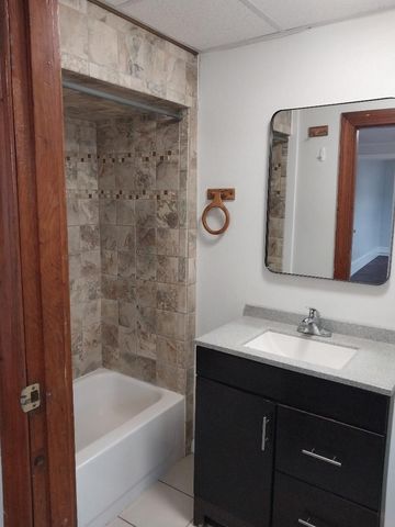 8 Harris St 2, Peabody, MA 01960