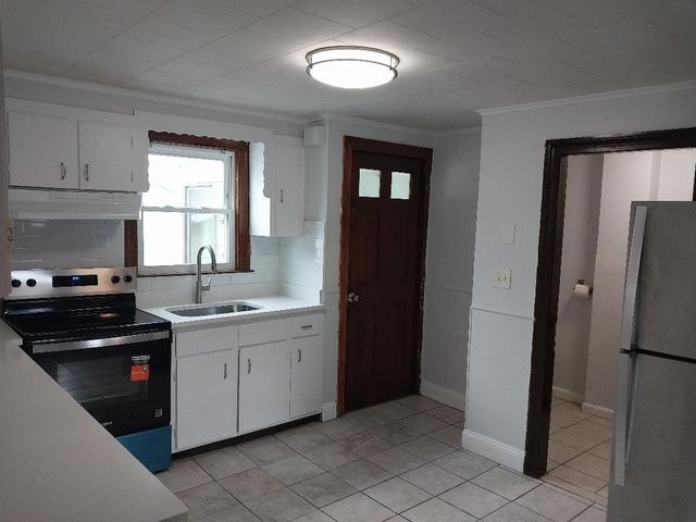8 Harris St 2, Peabody, MA 01960