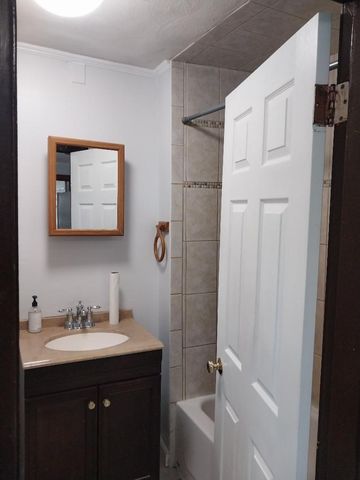 8 Harris St 2, Peabody, MA 01960