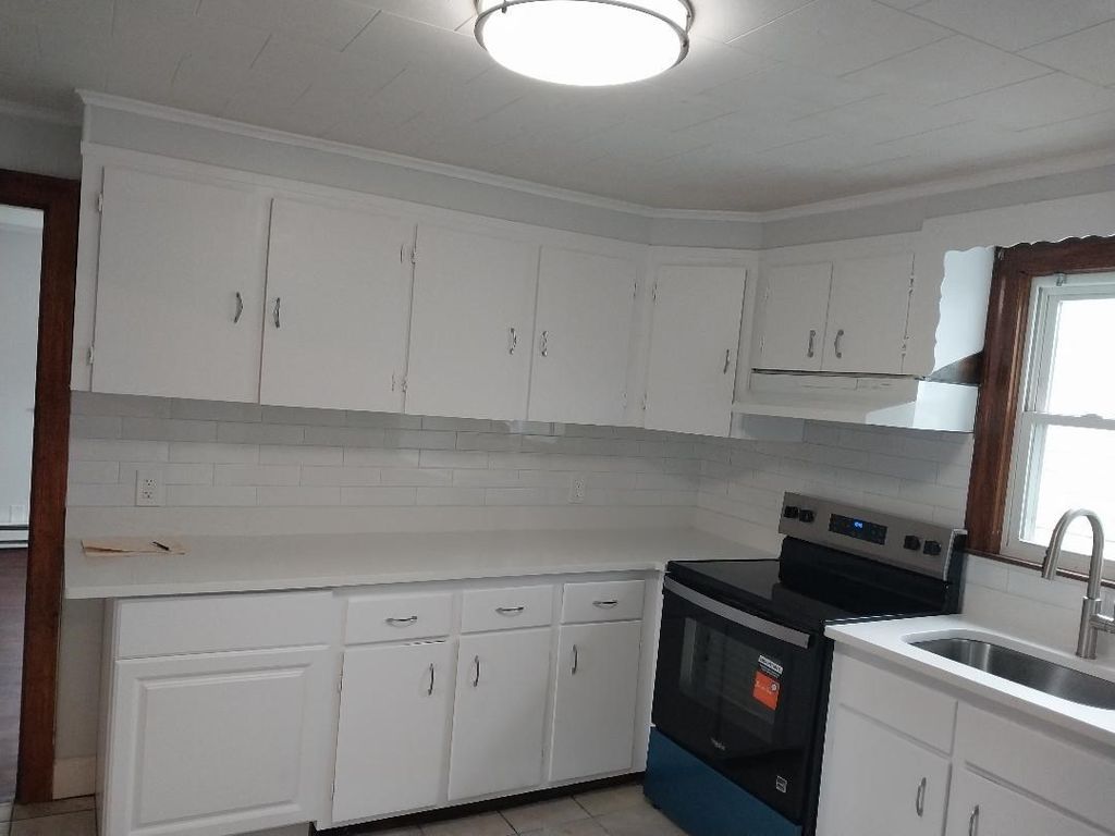 8 Harris St 2, Peabody, MA 01960