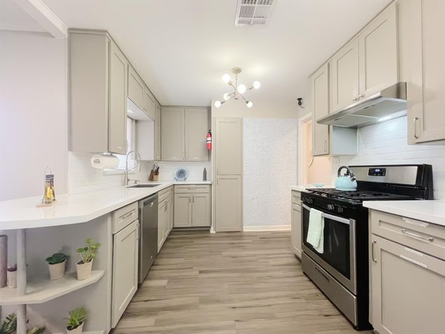 8423 Glen Valley Drive, Houston, TX 77061