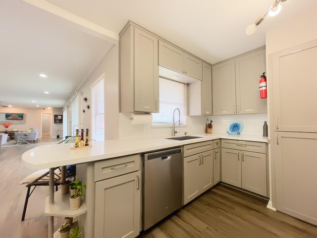 8423 Glen Valley Drive, Houston, TX 77061