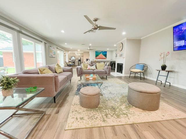 8423 Glen Valley Drive, Houston, TX 77061