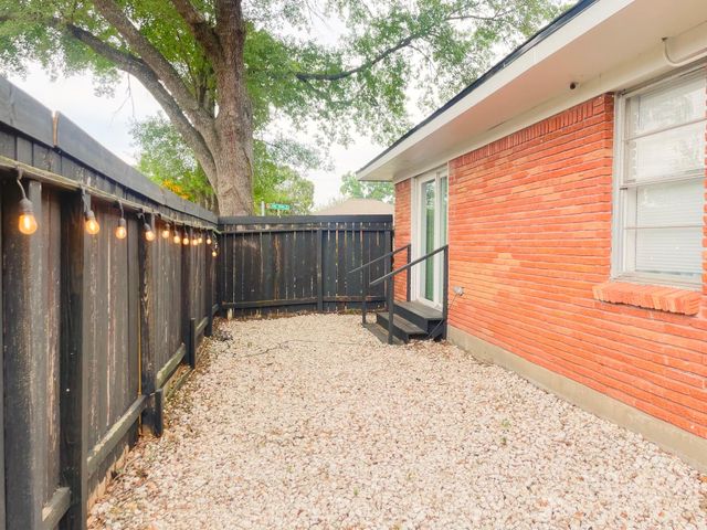 8423 Glen Valley Drive, Houston, TX 77061