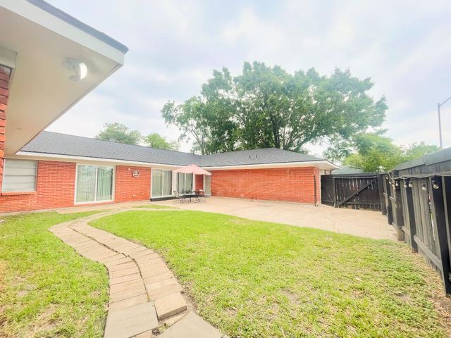 8423 Glen Valley Drive, Houston, TX 77061