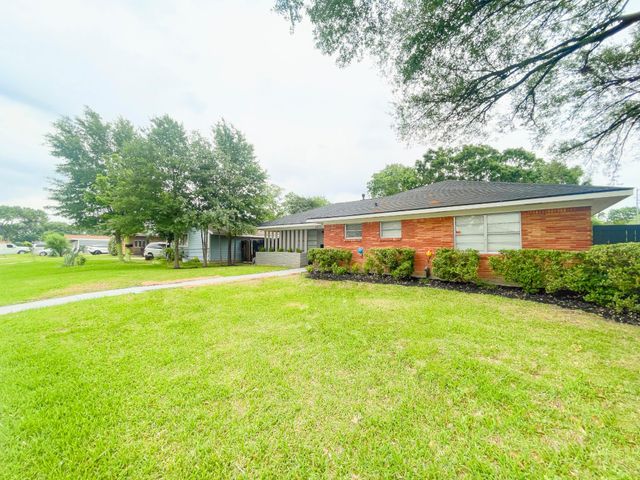 8423 Glen Valley Drive, Houston, TX 77061
