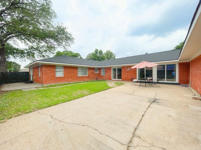 8423 Glen Valley Drive, Houston, TX 77061