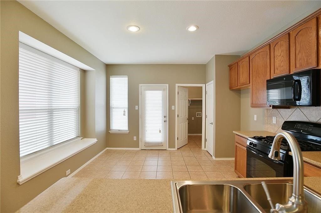 9109 Nathaniel Drive, Providence Village, TX 76227 — photo 2