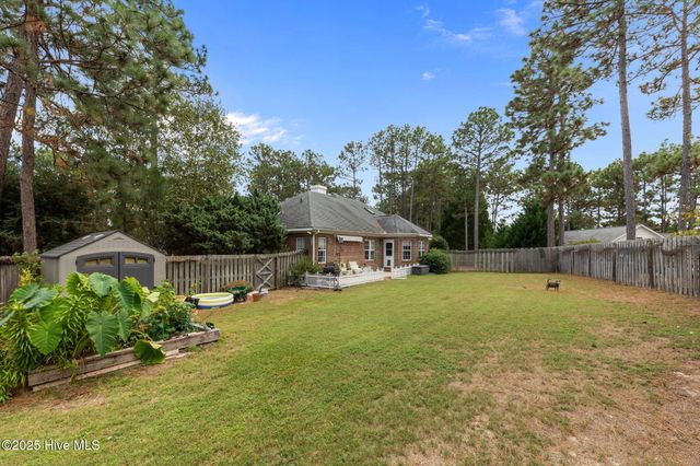 75 Catalpa Lane N, Pinehurst, NC 28374