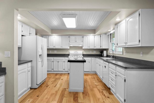 912 W Bellwood Dr, Spokane, WA 99218