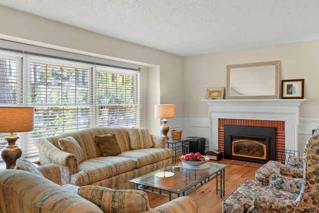 912 W Bellwood Dr, Spokane, WA 99218