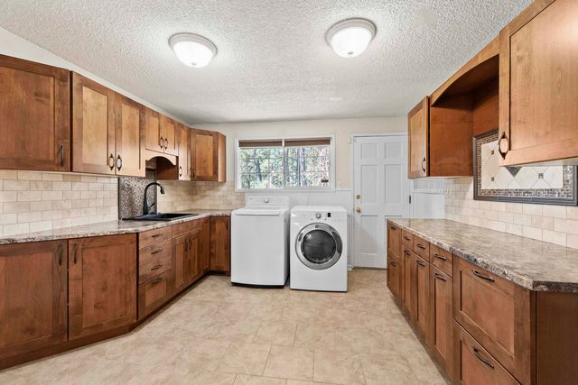 912 W Bellwood Dr, Spokane, WA 99218