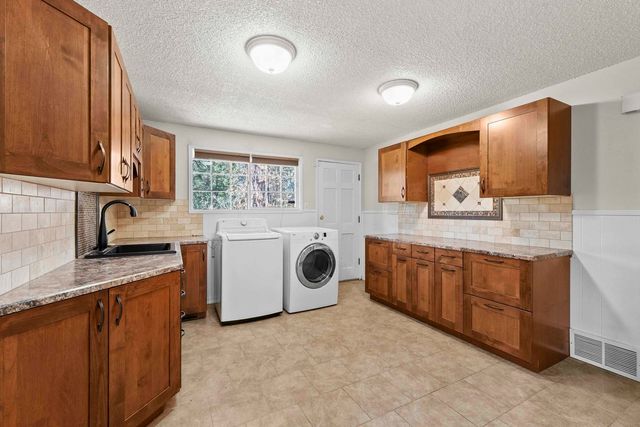 912 W Bellwood Dr, Spokane, WA 99218