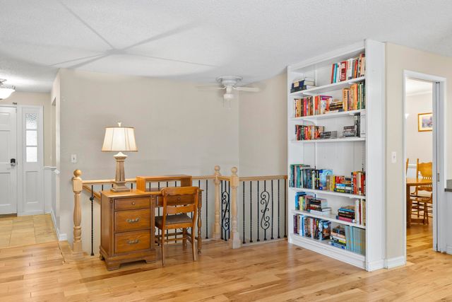 912 W Bellwood Dr, Spokane, WA 99218