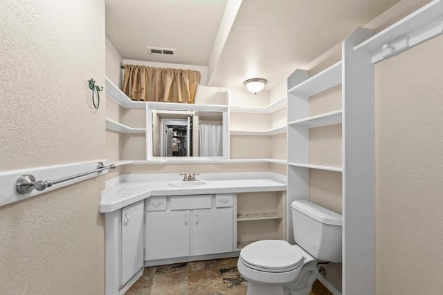 912 W Bellwood Dr, Spokane, WA 99218