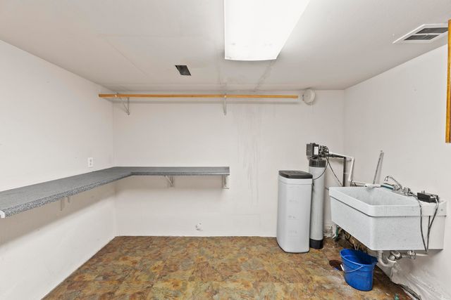 912 W Bellwood Dr, Spokane, WA 99218