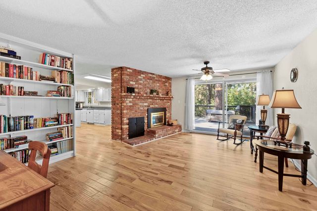 912 W Bellwood Dr, Spokane, WA 99218