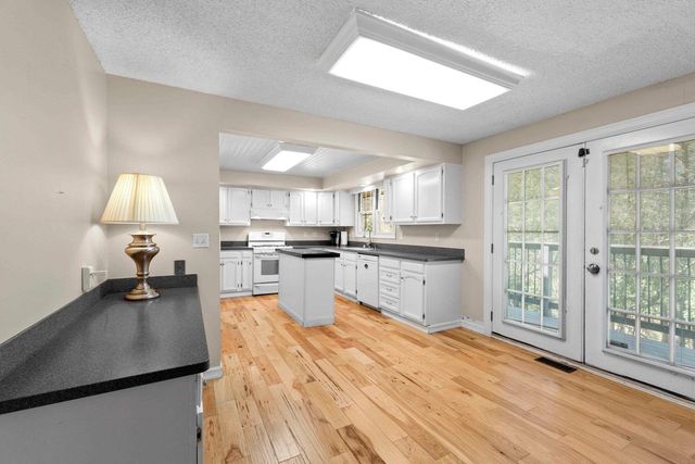 912 W Bellwood Dr, Spokane, WA 99218