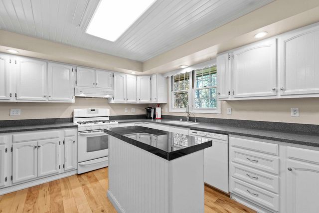 912 W Bellwood Dr, Spokane, WA 99218