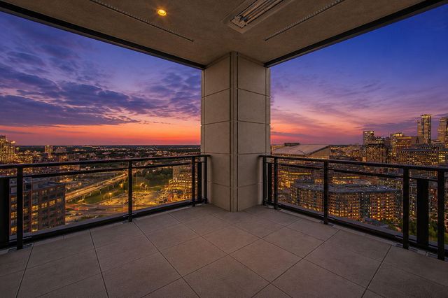 1111 W River Parkway 26B, Minneapolis, MN 55415