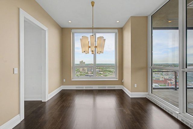 1111 W River Parkway 26B, Minneapolis, MN 55415