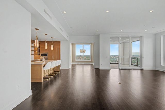 1111 W River Parkway 26B, Minneapolis, MN 55415