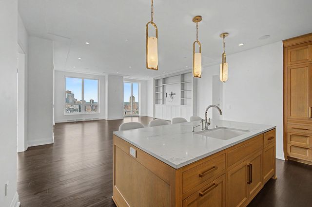 1111 W River Parkway 26B, Minneapolis, MN 55415