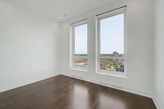 1111 W River Parkway 26B, Minneapolis, MN 55415