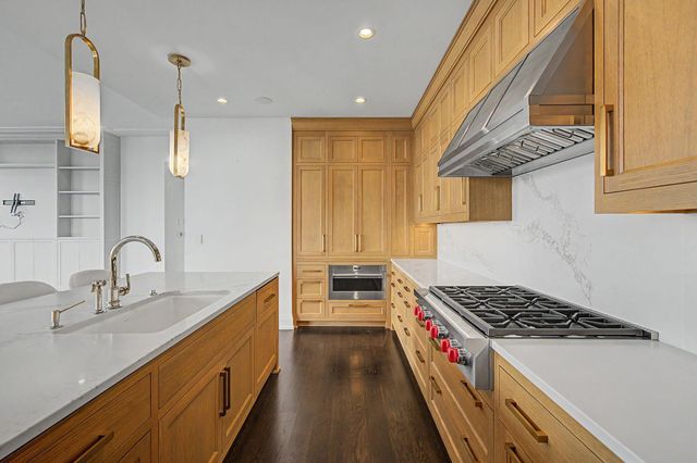 1111 W River Parkway 26B, Minneapolis, MN 55415