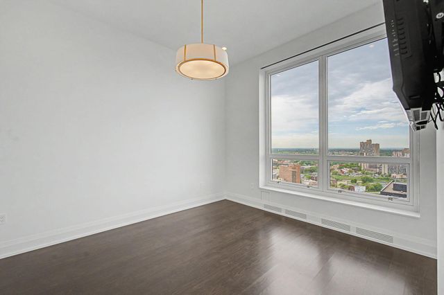 1111 W River Parkway 26B, Minneapolis, MN 55415