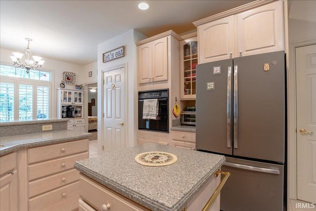236 Knollview Drive, Evansville, IN 47711