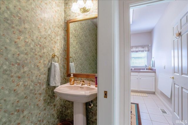 236 Knollview Drive, Evansville, IN 47711