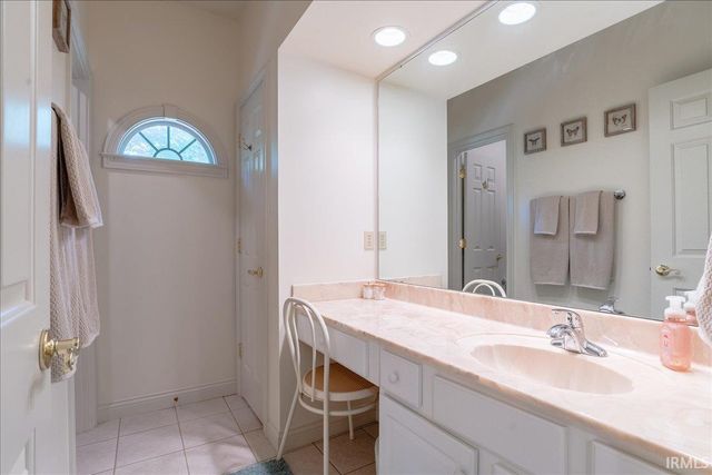 236 Knollview Drive, Evansville, IN 47711