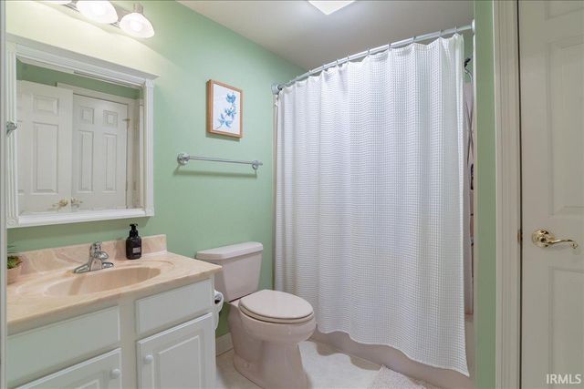 236 Knollview Drive, Evansville, IN 47711