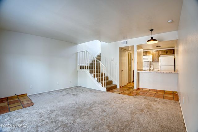 1600 N Wilmot Rd Unit 327, Tucson, AZ 85712