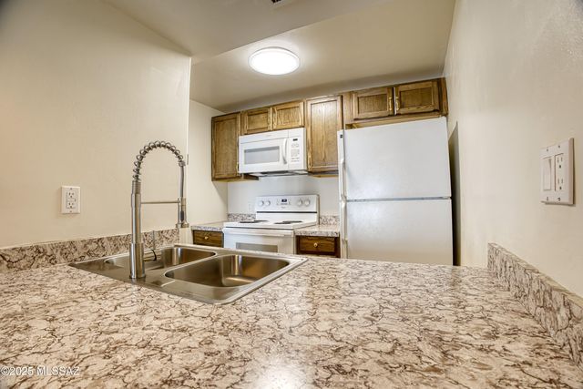 1600 N Wilmot Rd Unit 327, Tucson, AZ 85712
