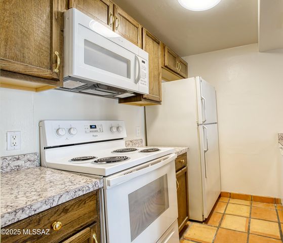 1600 N Wilmot Rd Unit 327, Tucson, AZ 85712