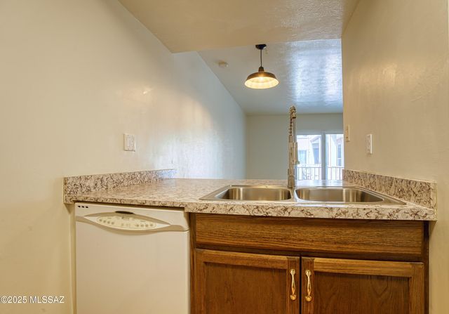1600 N Wilmot Rd Unit 327, Tucson, AZ 85712