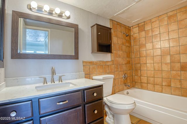 1600 N Wilmot Rd Unit 327, Tucson, AZ 85712