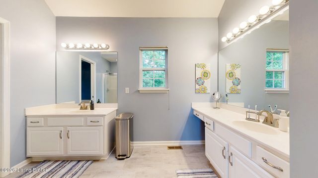 5302 Old Herring Pl, Crestwood, KY 40014