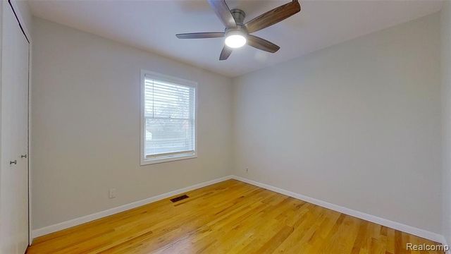 715 Lakeside Drive, Waterford, MI 48328