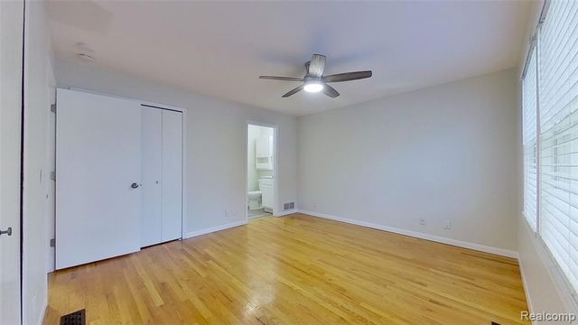 715 Lakeside Drive, Waterford, MI 48328