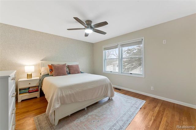 715 Lakeside Drive, Waterford, MI 48328