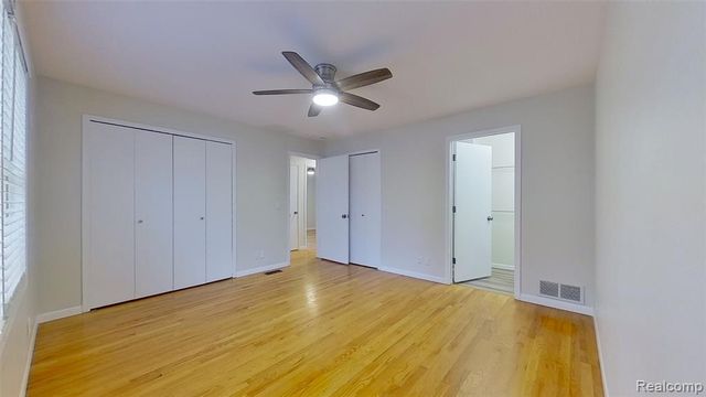715 Lakeside Drive, Waterford, MI 48328